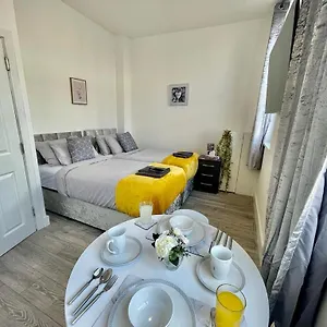 City Centre Apartment- Penarth Road Cardiff